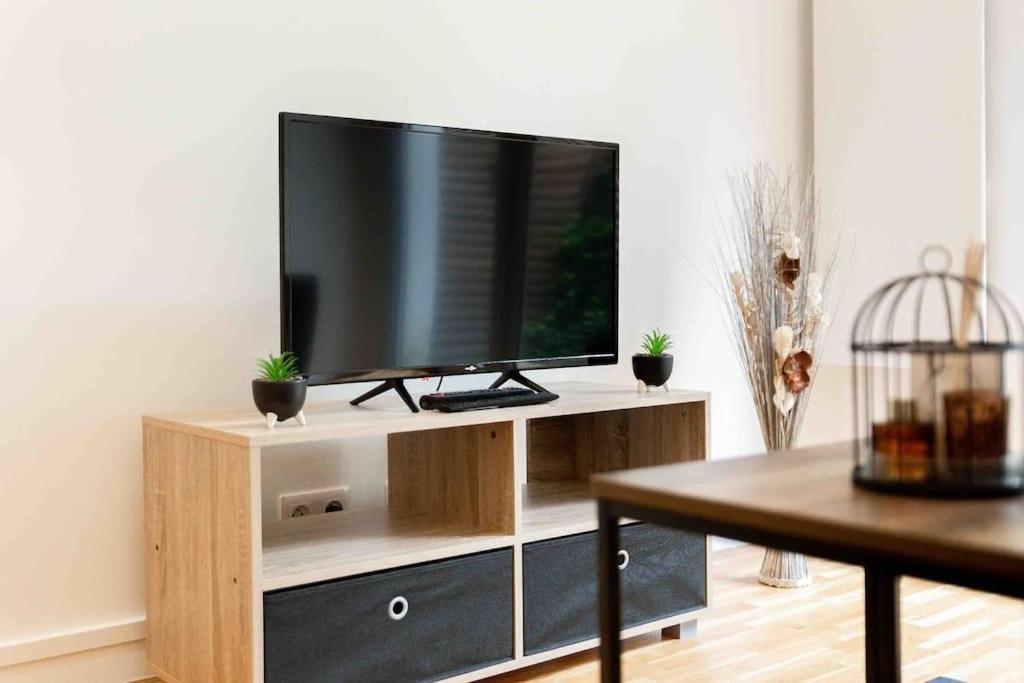 Appartement Moderne, Metro 7, Parking Et Jardin ヴィルジュイフ エクステリア 写真