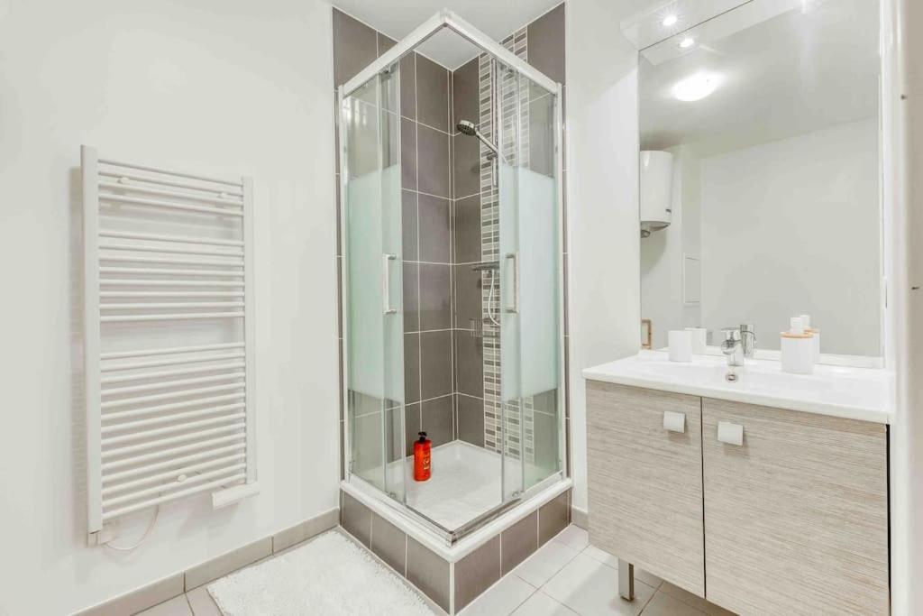 Appartement Moderne, Metro 7, Parking Et Jardin ヴィルジュイフ エクステリア 写真